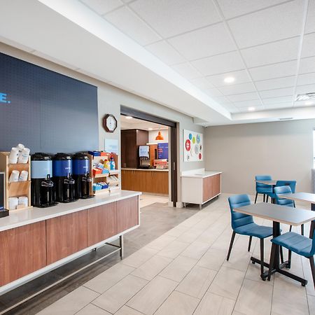 Holiday Inn Express Hastings By Ihg Экстерьер фото