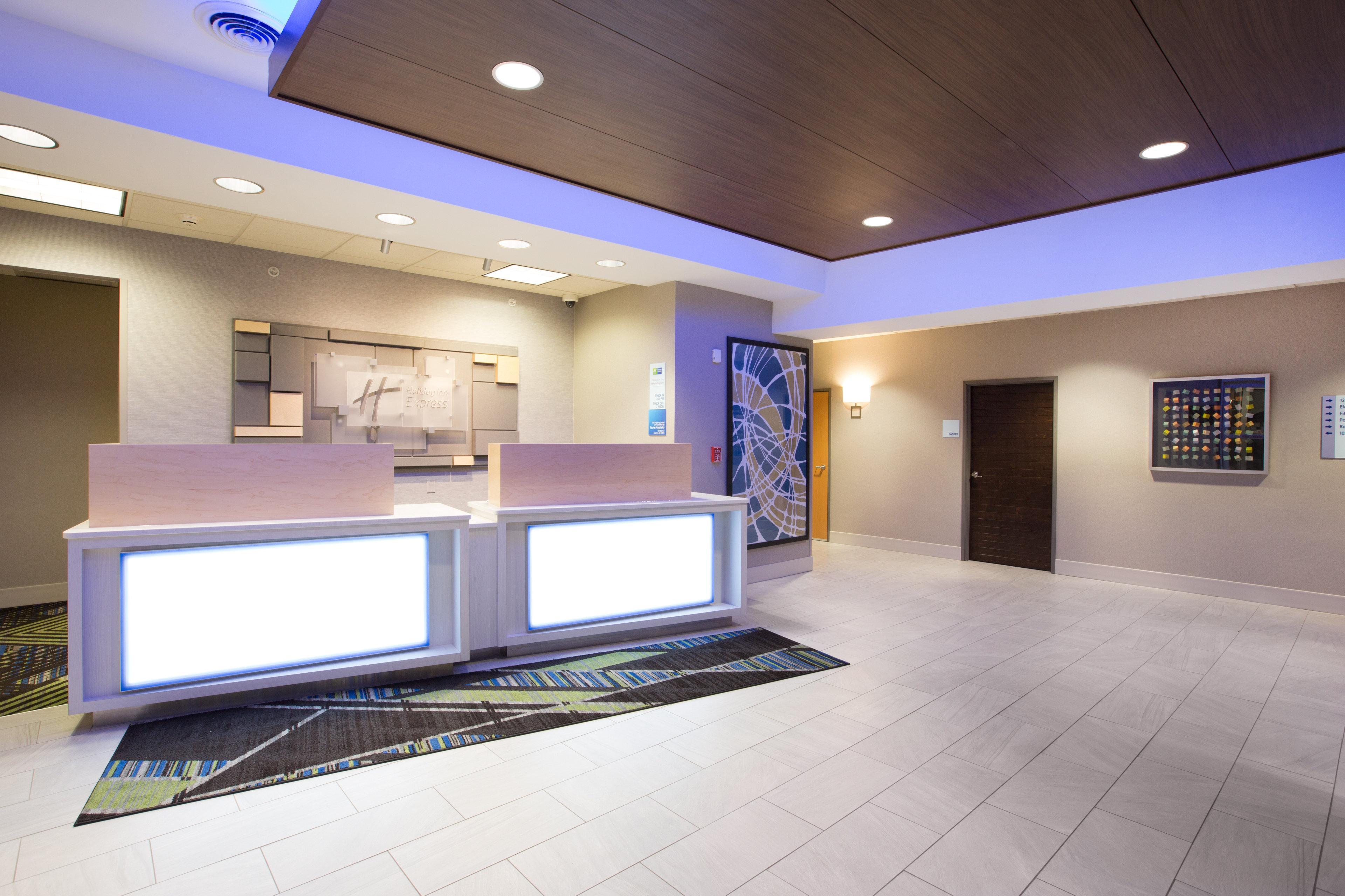 Holiday Inn Express Hastings By Ihg Экстерьер фото