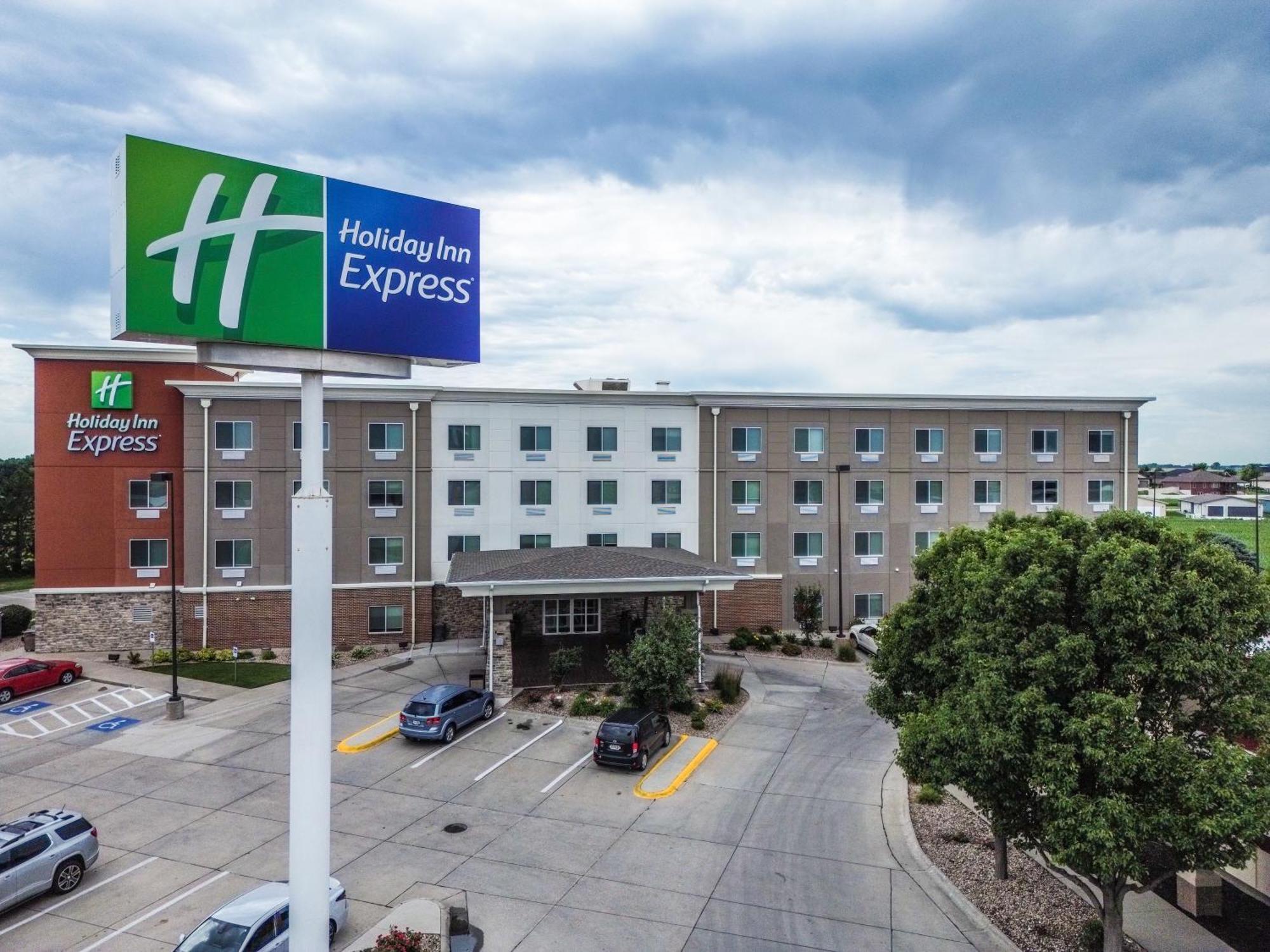 Holiday Inn Express Hastings By Ihg Экстерьер фото