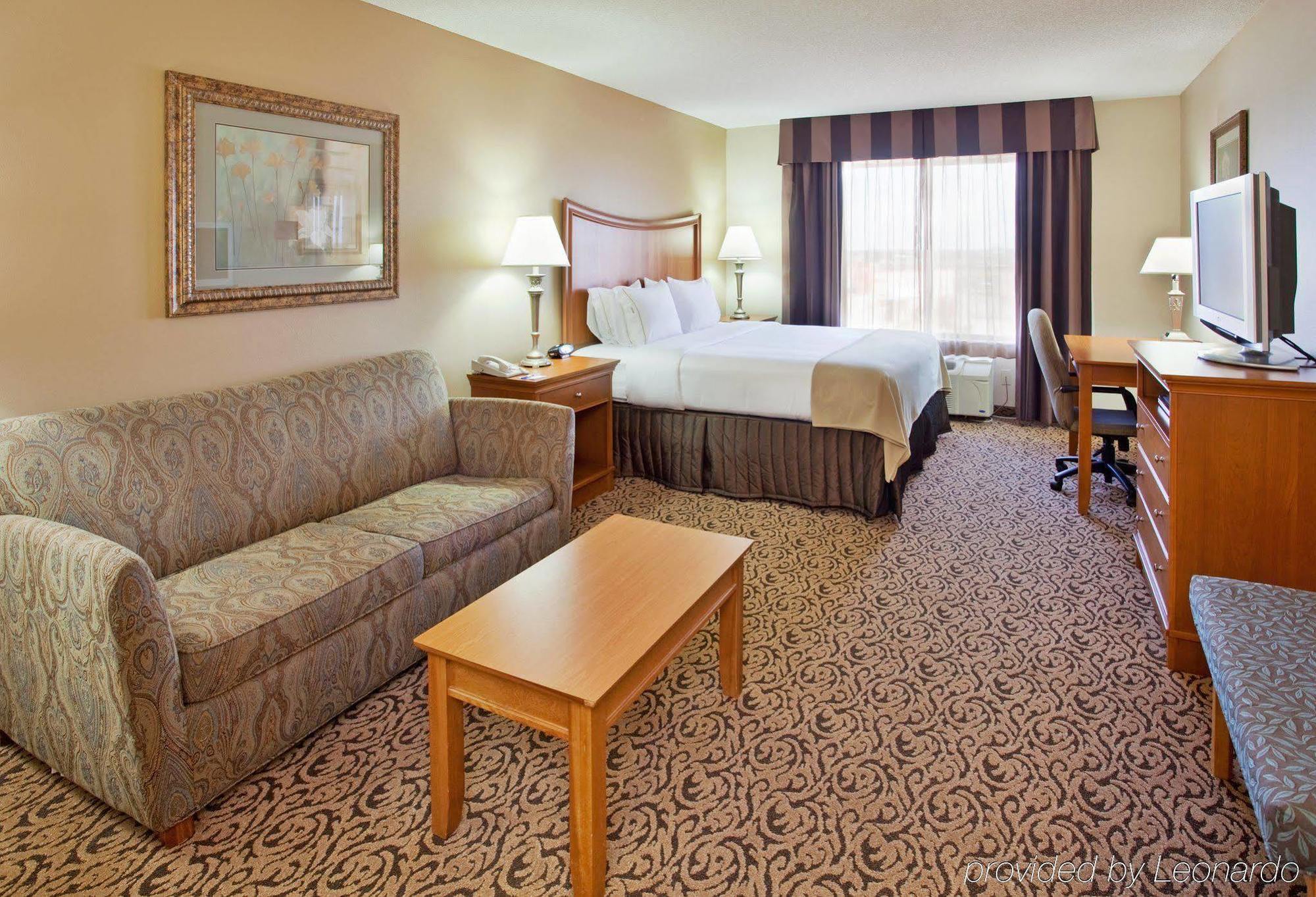 Holiday Inn Express Hastings By Ihg Экстерьер фото