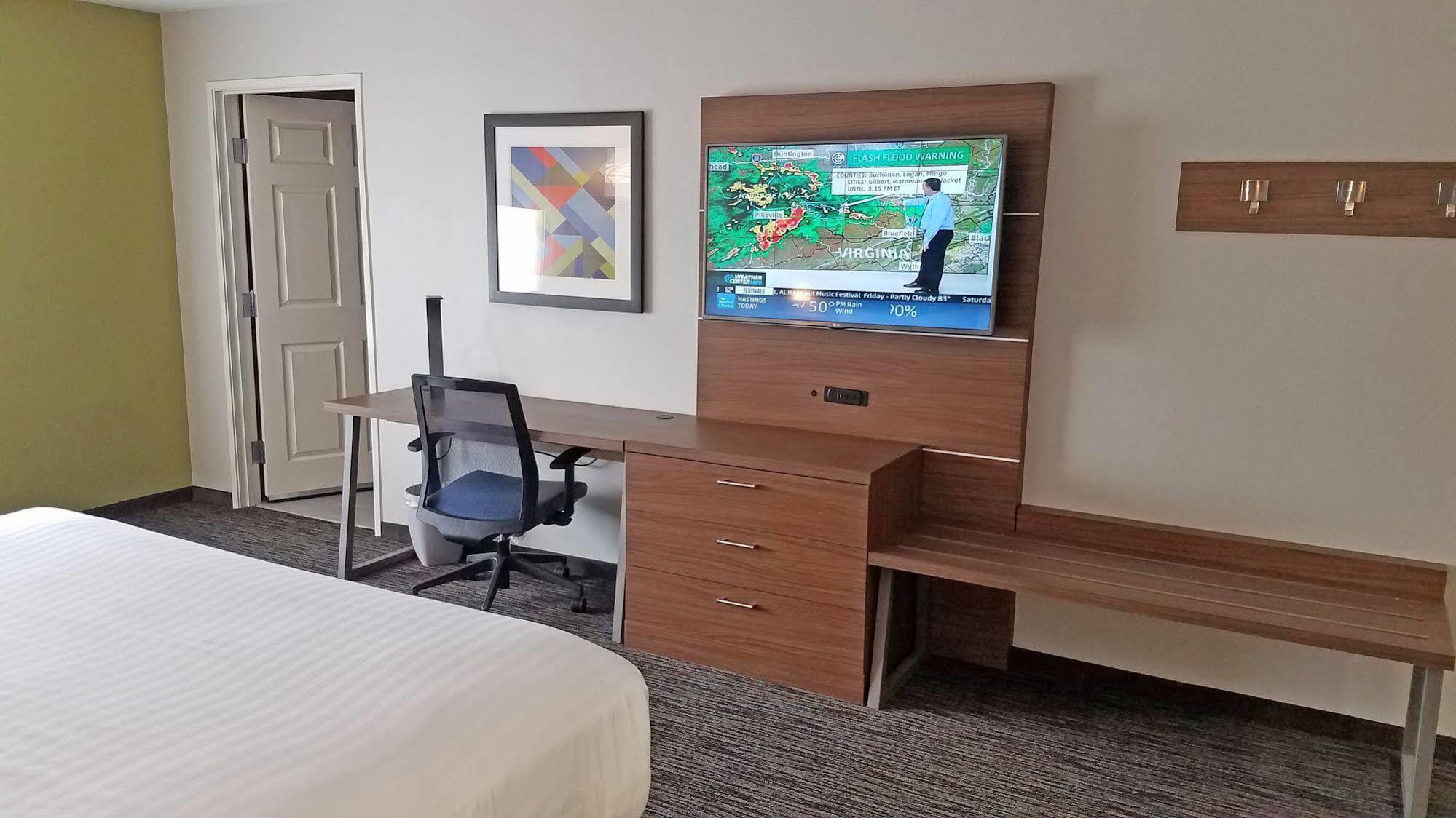 Holiday Inn Express Hastings By Ihg Экстерьер фото