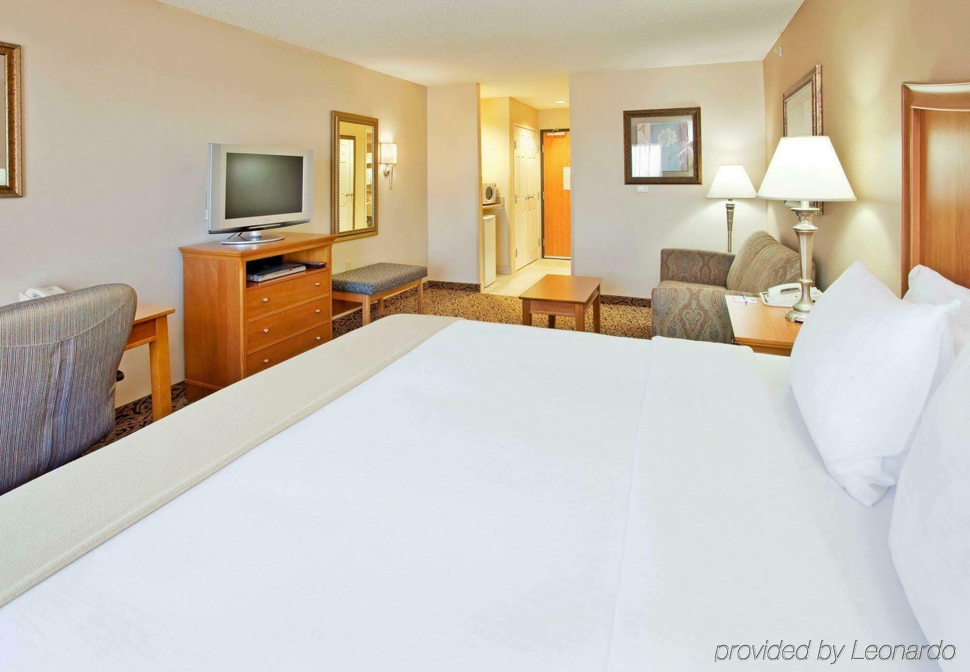 Holiday Inn Express Hastings By Ihg Номер фото