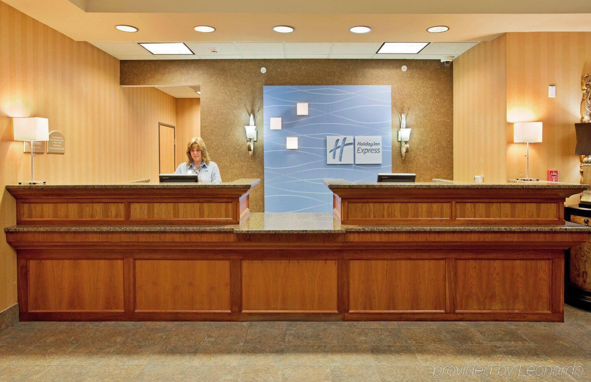 Holiday Inn Express Hastings By Ihg Экстерьер фото