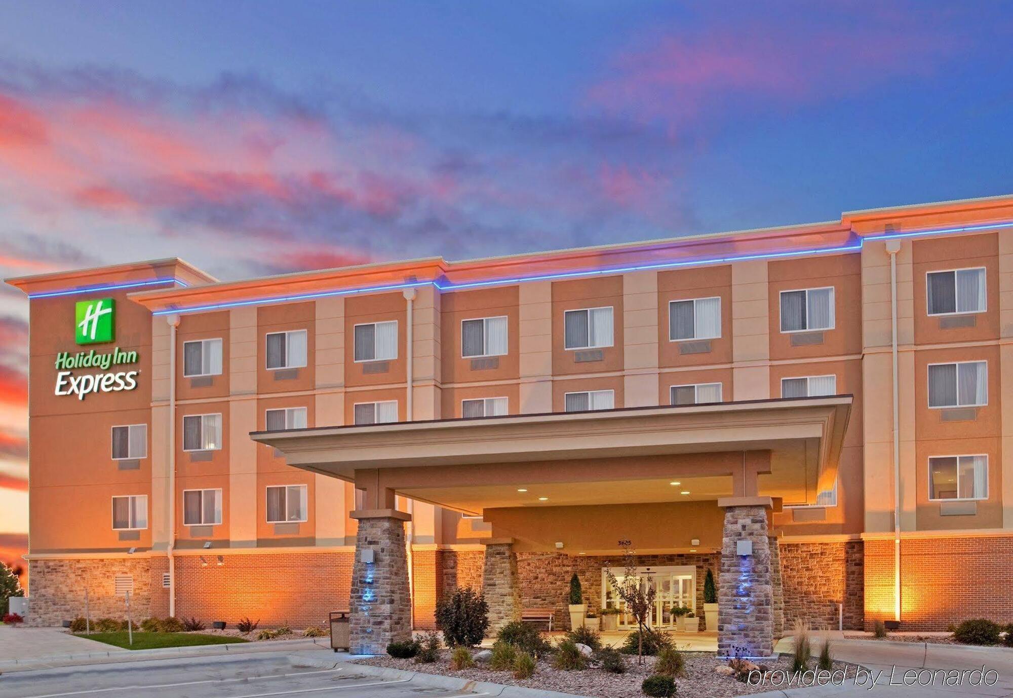 Holiday Inn Express Hastings By Ihg Экстерьер фото